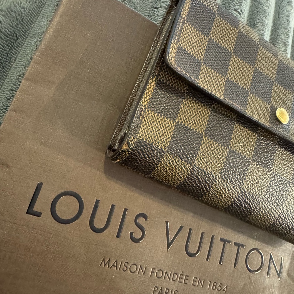 Louis Vuitton Brown and Tan Checkered Wallet - Picture 4 of 9